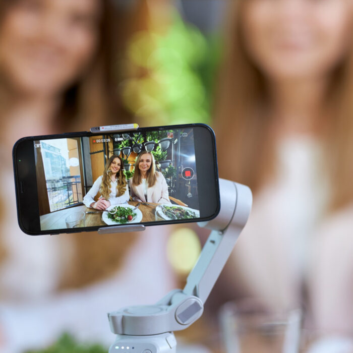 Crear un reel con inteligencia artificial: 4 apps gratis para guion, montaje y subtítulos